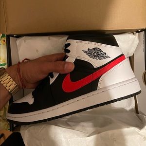 Air Jordan 1 MID Chile Red